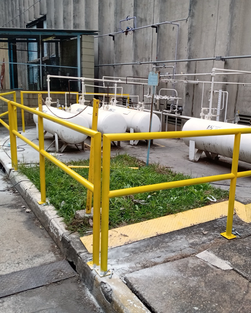 Guarda-corpo de proteção industrial para tanques de gás